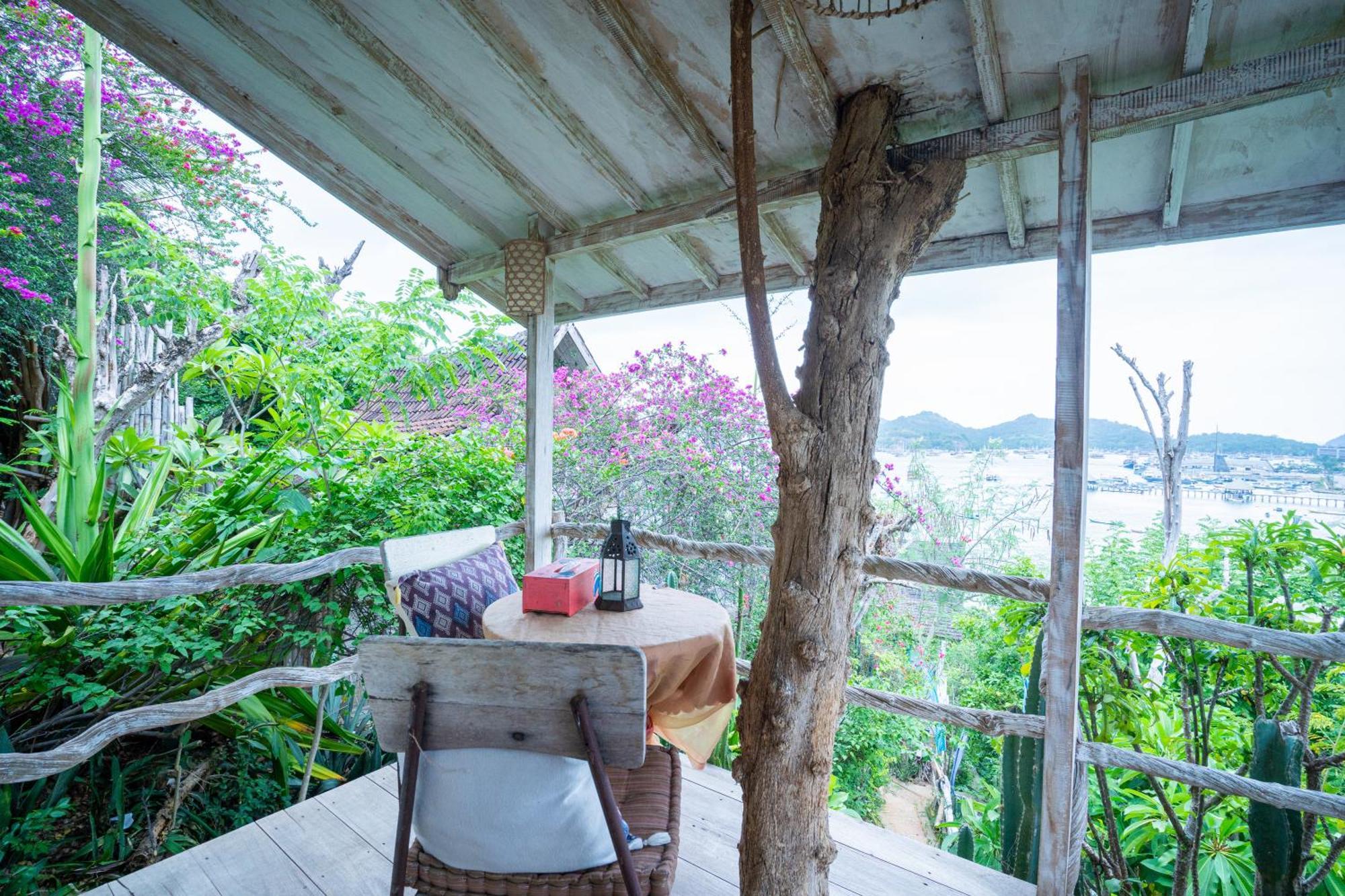 Selini Hills Hotel Labuan Bajo Buitenkant foto