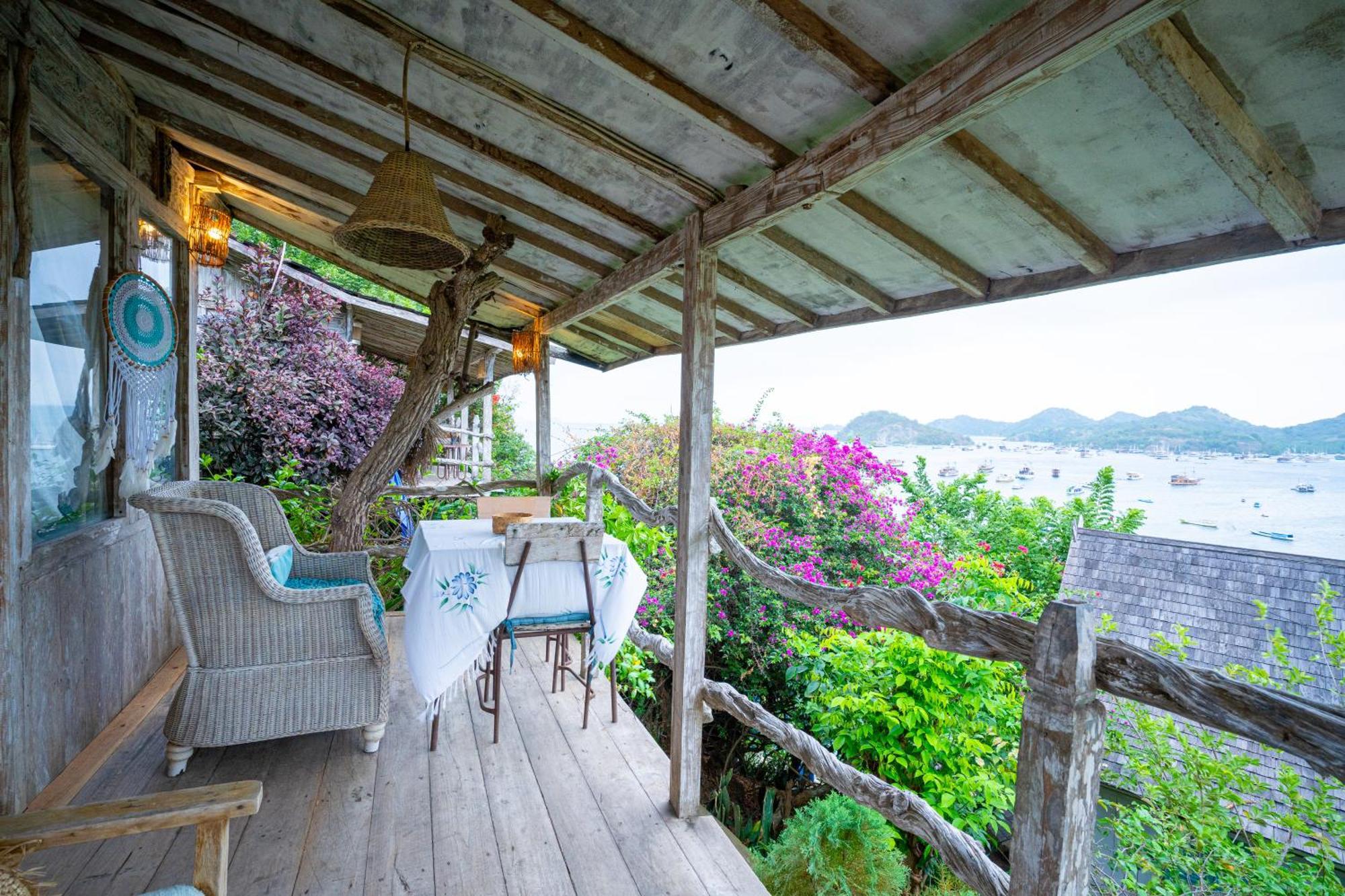 Selini Hills Hotel Labuan Bajo Buitenkant foto